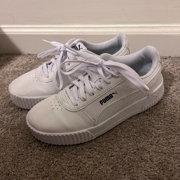 NWOT Women’s Puma Sneakers - Picture 1 of 3